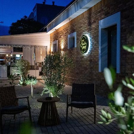 Turul Boutique Rooms & Apartment Сарваш Екстер'єр фото