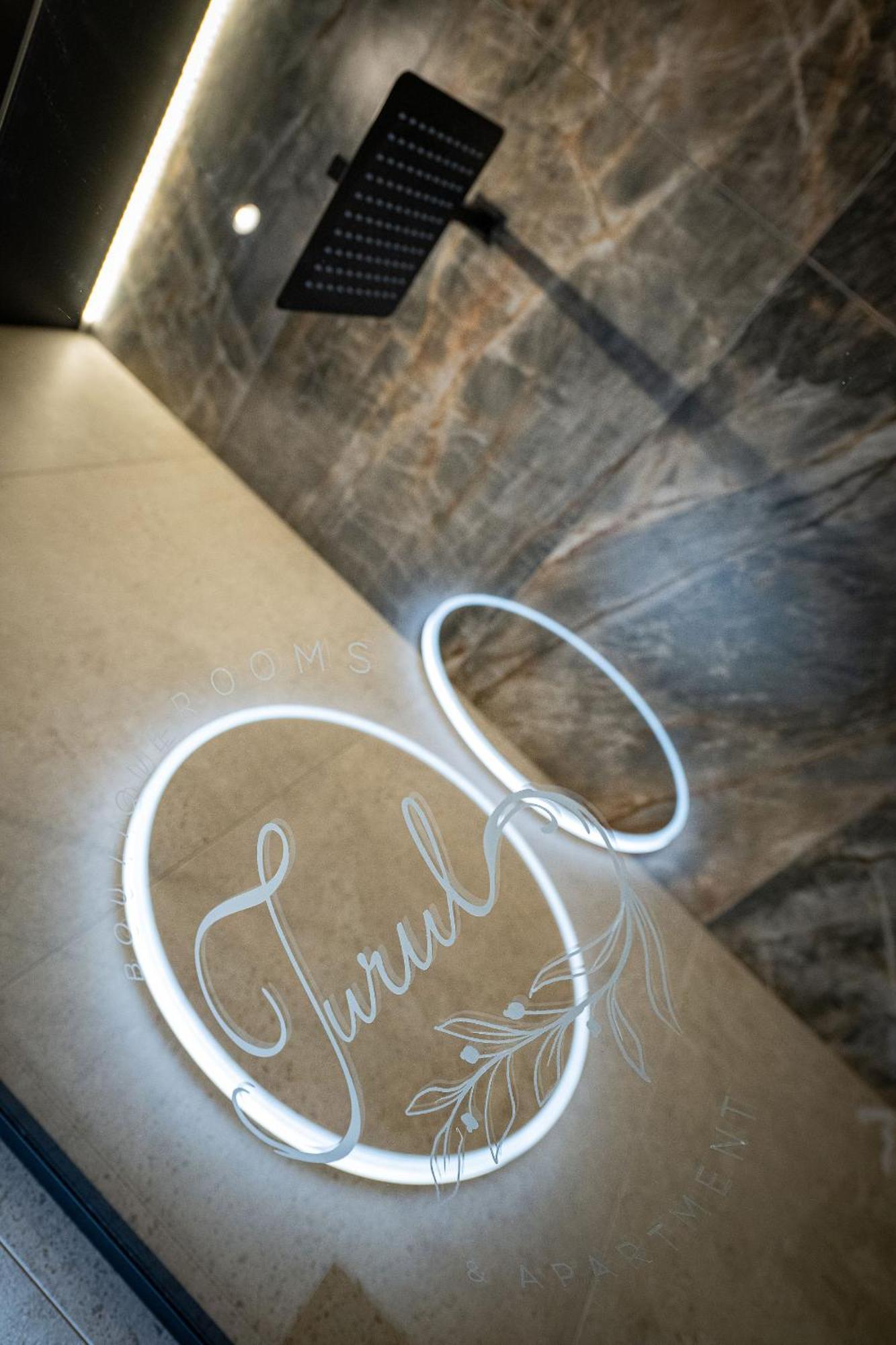 Turul Boutique Rooms & Apartment Сарваш Екстер'єр фото