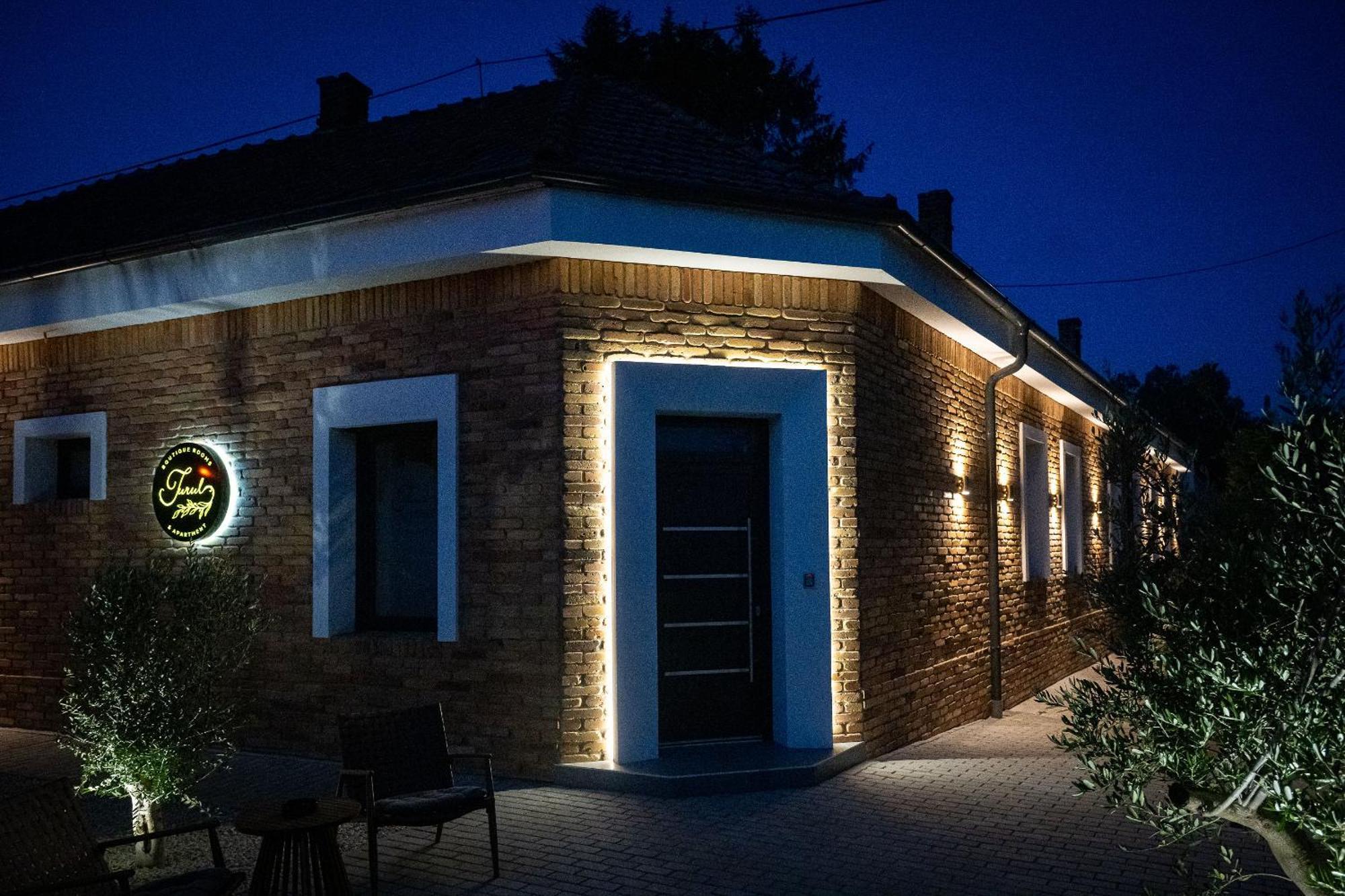 Turul Boutique Rooms & Apartment Сарваш Екстер'єр фото